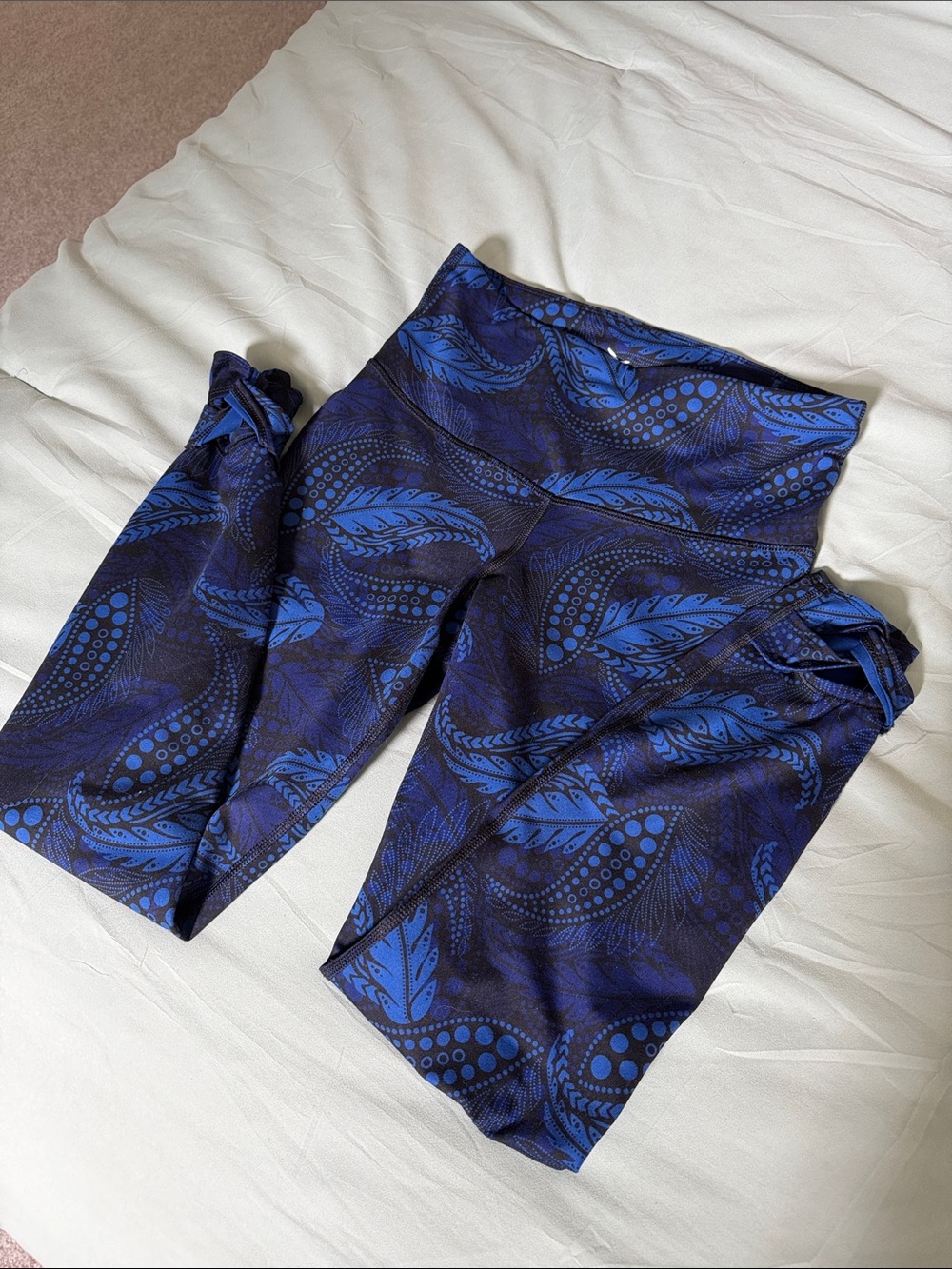 Old Navy Active Navy and Royal Blue Paisley Small L3